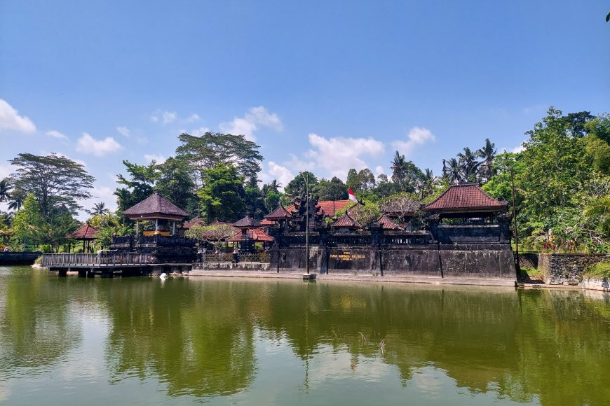 Taman Narmada Bali Raja Temple Trace The Kawitan Maha Gotra Tirta