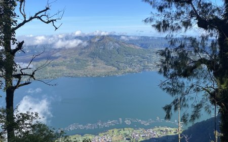 Pesona Gunung Abang yang Memanjakan Mata
