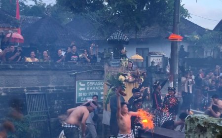 Siat Sambuk: Tradisi "Perang Api" Turun Temurun untuk Menolak Bala Menjelang Hari Raya Nyepi