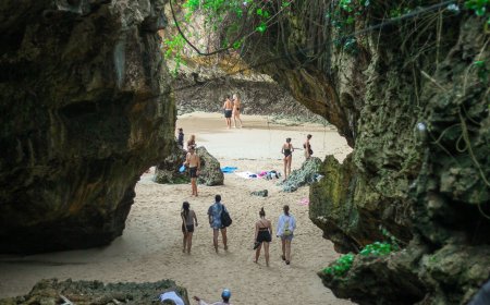 Keunikan Pantai Suluban Ternyata Merupakan Asal Usul Penamaannya, Wajib Masuk Wishlist Liburan di Bali!