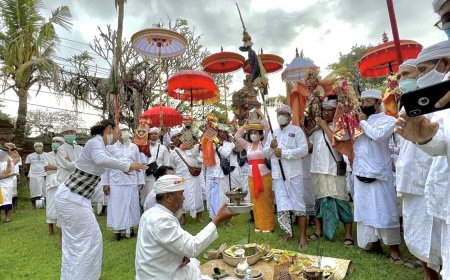 Tilem Kajeng, a Tradition of Sanur Kaja Community during the Piodalan Ceremony at Pura Dalem Kedewatan Sanur