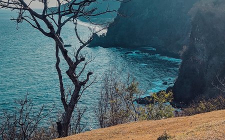Bukit Asah, Keindahan Lautan dan Keagungan Tebing Menyatu disini