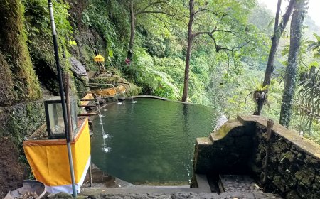 Enjoy Spiritual Tourism on the Edge of the Valley, Penglukatan Taman Beji Samuan