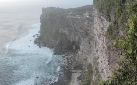 Tanjung Mebulu Sisi Lain Kecantikan Tebing Karang Boma