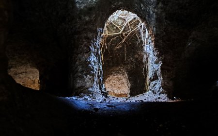 Exploring the Underground House on Lembongan Island