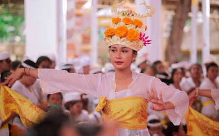 Rejang Dewa, Dance as a Sacred Offering to Welcome the Gods Descending to Earth.