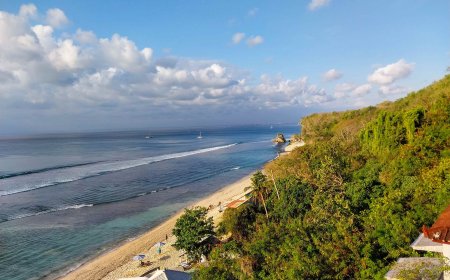 Thomas Pecatu Beach, Enjoy Tranquility Behind the Steep Hill Cliffs