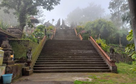 Puncak PenulisanTemple: An Ancient Temple Rich in Civilization