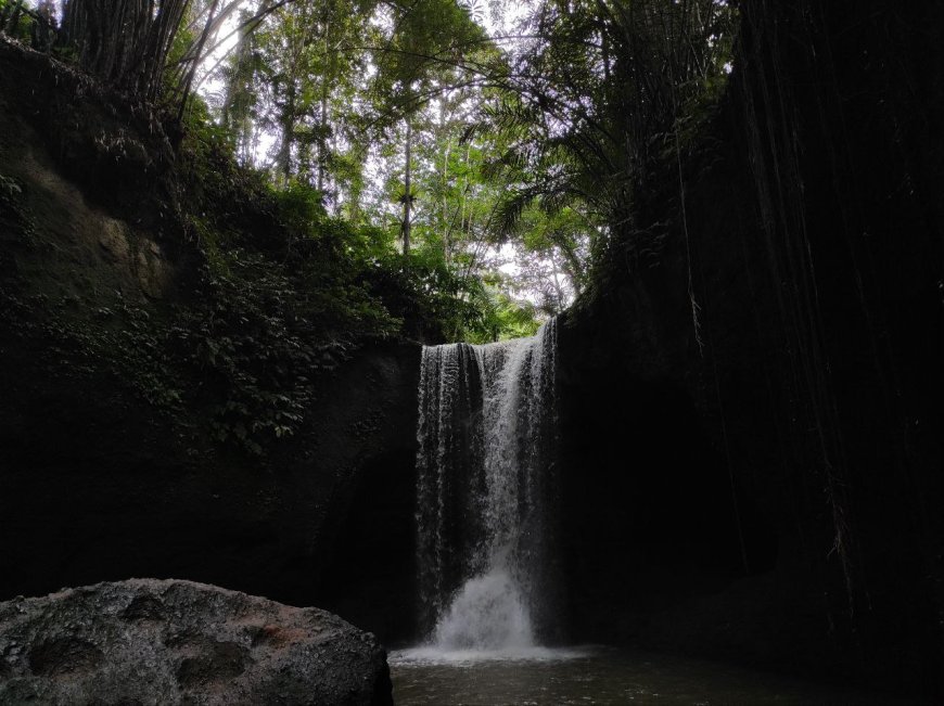 Keindahan Tersembunyi Suwat Waterfall: Destinasi Wisata Wajib di Gianyar!