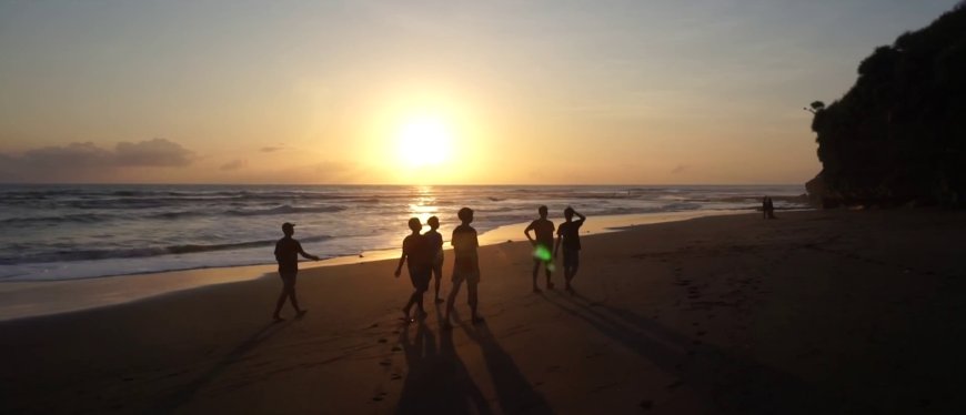 Pantai Nyanyi: Surga Tersembunyi yang Dapat Menenangkan Pikiran