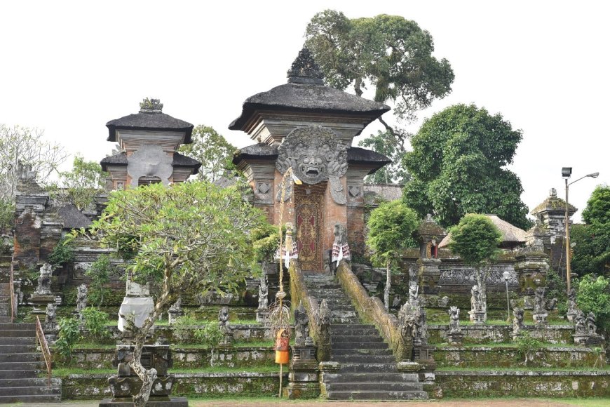 Pura Samuan Tiga: Warisan Spiritual Kahyangan Tiga di Pulau Dewata