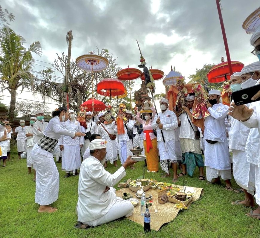 Tilem Kajeng, a Tradition of Sanur Kaja Community during the Piodalan Ceremony at Pura Dalem Kedewatan Sanur