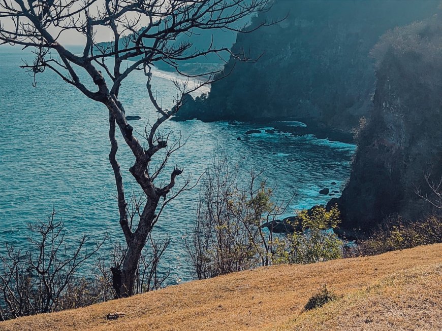 Bukit Asah: the Beauty of the Ocean and the Majesty of the Cliffs Unite here