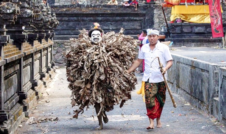 Barong Brutuk : Sang Penjaga Desa Trunyan