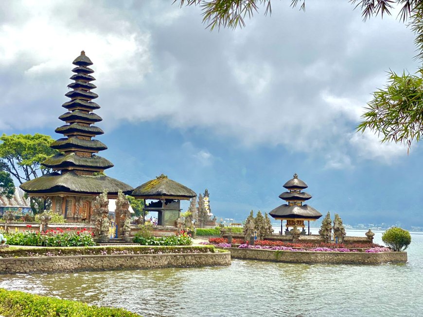 Ulun Danu Bratan Temple: Temple in the Middle of a Lake and Harmony with Nature