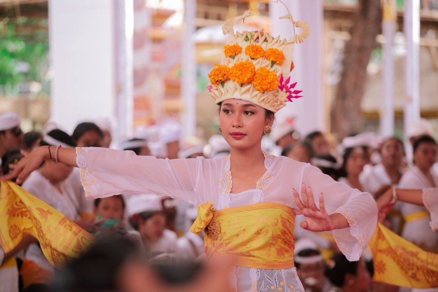 Rejang Dewa, Dance as a Sacred Offering to Welcome the Gods Descending to Earth.