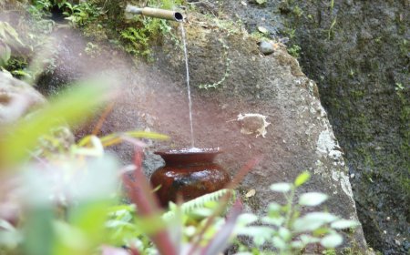 Mata Air Suci di Candi Tebing Jukut Paku Sebagai Tempat Melukat