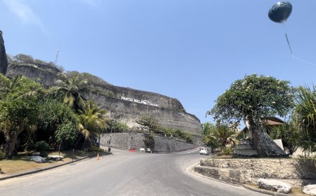 Melasti Beach : White Sand Beach Which Has Many Interesting Tourist Attractions
