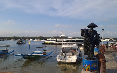 Pelabuhan Serangan: Gerbang Wisata Bahari yang Menakjubkan.