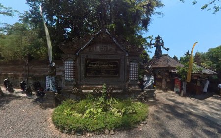 Immersing in the Power of Holy Water: The Mother and Breastfeeding Blessings at Pura Beji Amerta Gangga