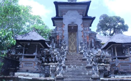 Pura Samuan Tiga : Pangkal Filsafat Ajaran Tri Murti dan Pura Kahyangan Tiga di Bali