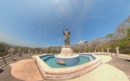 The Statue of Dang Hyang Nirartha at Uluwatu Temple: A Symbol of Spiritual Essence and Balinese Cultural Beauty