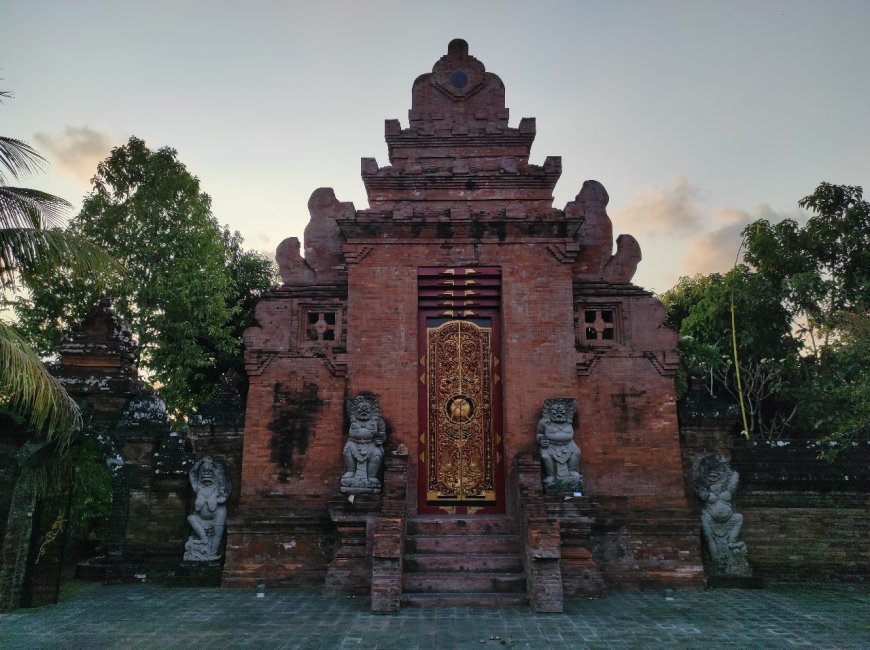 Tambangan Badung Temple : The Strategic Location of the Temple which is an Attraction for the Pemecutan Community.