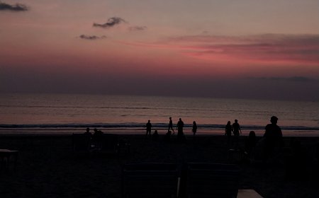 Terpikat Oleh Pesona Double Six Beach Hingga di Penghujung Hari