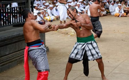 Daratan, Tarian Menusuk Tubuh Dengan Keris