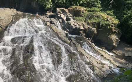 Menyoroti Keelokan di Balik Untaian Tirai Air Terjun Goa Rang Reng