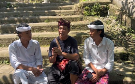Nunas Tirta Penyuda and Tari Poleng Katekok Jago Baris: Two Unique Local Wisdoms in Darmasaba Village
