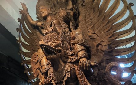 Garuda Statue: A Typical Carving Art Craft of Pakudui Traditional Village