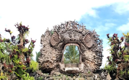 Exploring Beauty and Creativity: A Tourist Adventure at the Sari Timbul Glass Factory