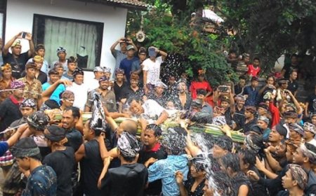 Mesbes Bangke : Tradisi Merobek Jenazah Beramai-ramai dari Desa Buruan Tampaksiring