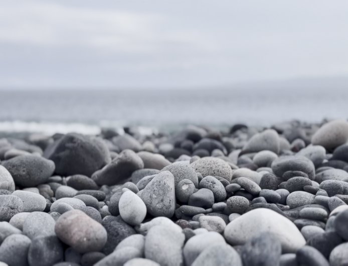 Pantai Betel : Fenomena Hilangnya Batu Kerikil di Tepi Pantai