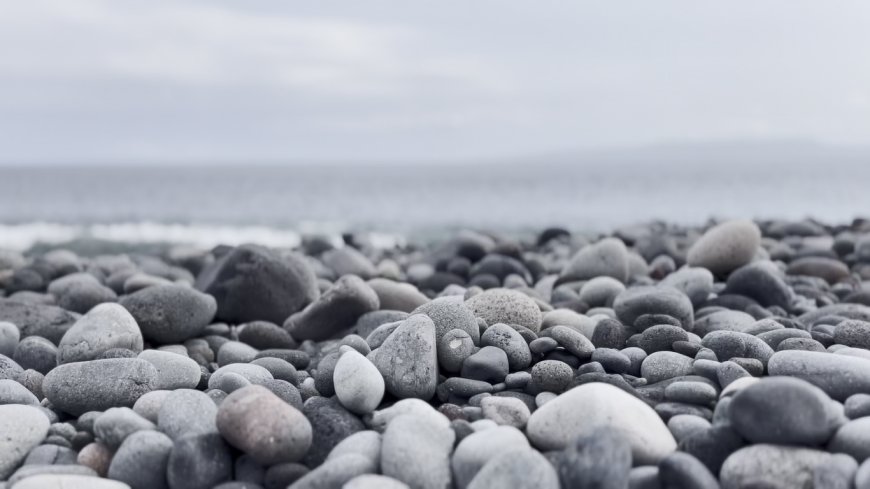 Betel Beach: The Phenomenon of Disappearing Pebbles on the Beach
