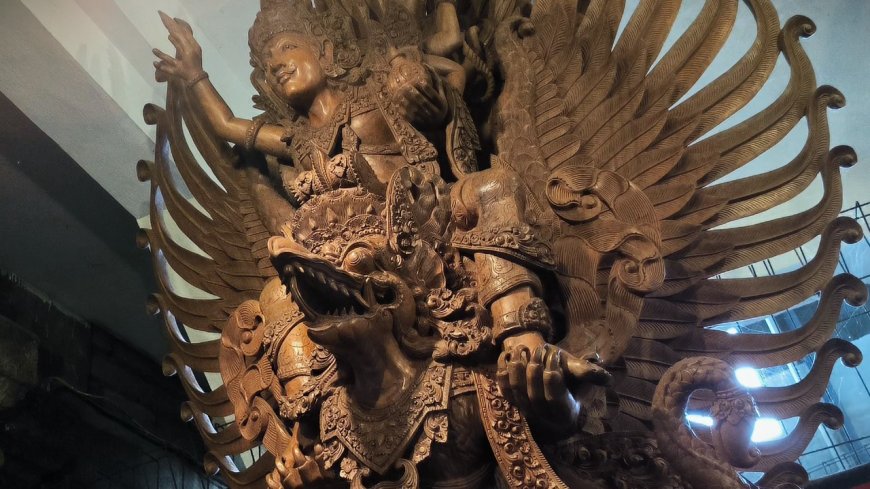 Garuda Statue: A Typical Carving Art Craft of Pakudui Traditional Village