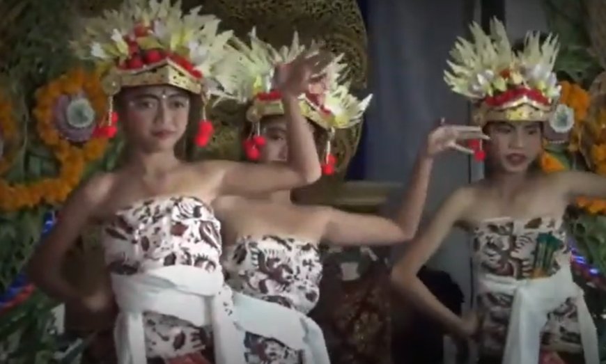 Tari Leko dan Bumbung Gebyog: Tari Sakral Desa Adat Pinge