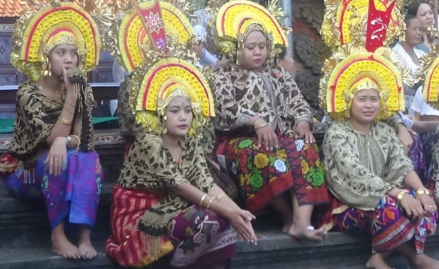 Dehe: Pesona Tari Rejang Jepun Desa Asak