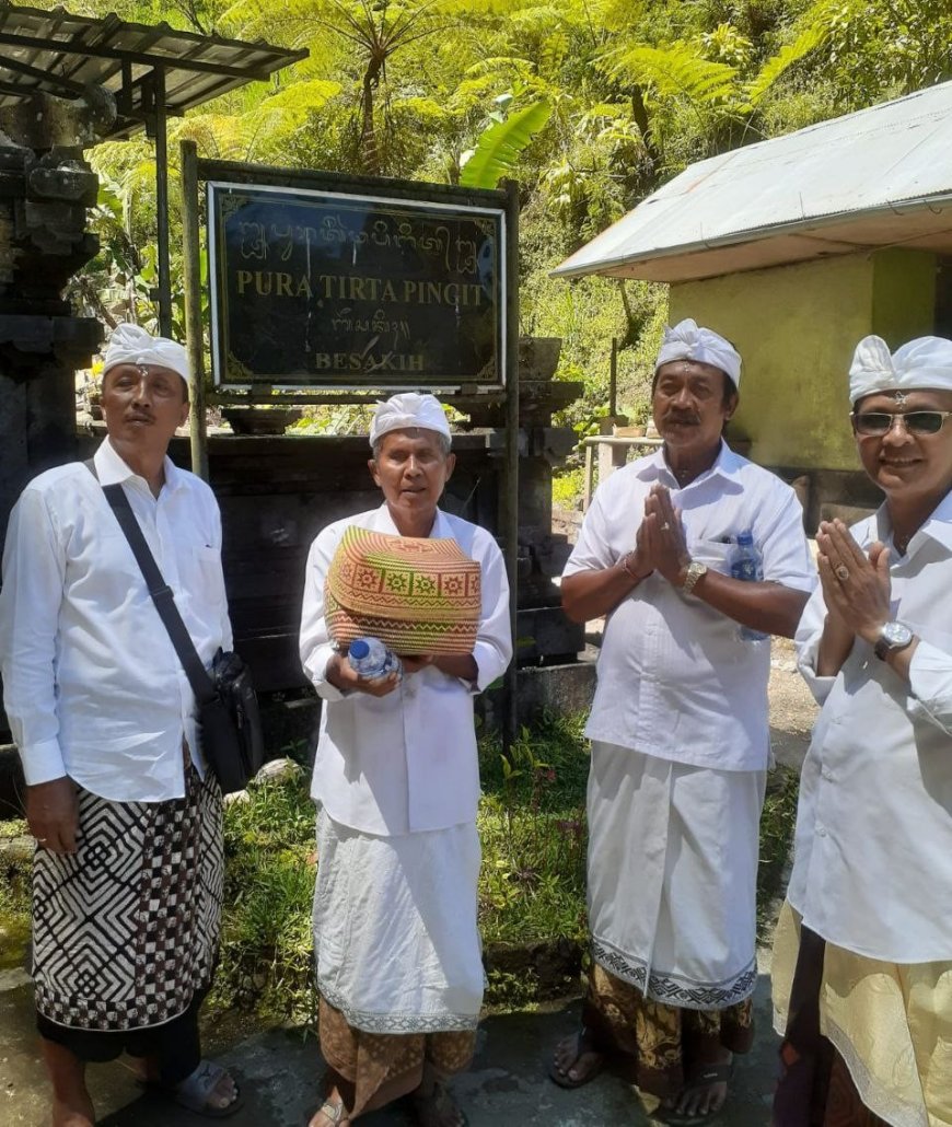 Nunas Tirta Pemuket: Memurnikan Elemen Ritual dengan Air Suci untuk Kesakralan Upacara