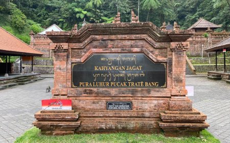 Pura Trate Bang: A Temple with Holy Water that Has a Unique Taste and a Sulfurous Fragrance