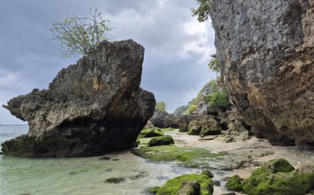 Menjelajahi Pesona Pantai Labuan Sait: Surga Bagi Peselancar Dunia