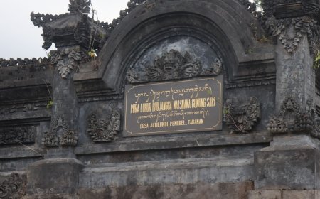 Gunung Sari Temple of Bhujangga Waisnawa: Sacredness That Blends with the Mountain Landscape