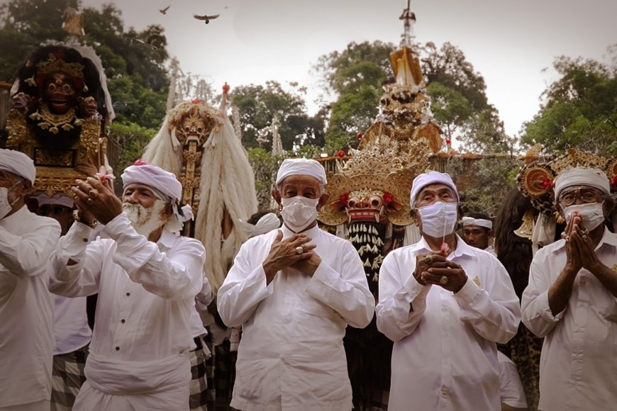 Metulak: The Ritual of Banishing Evil Spirits in Trunyan, Full of ...