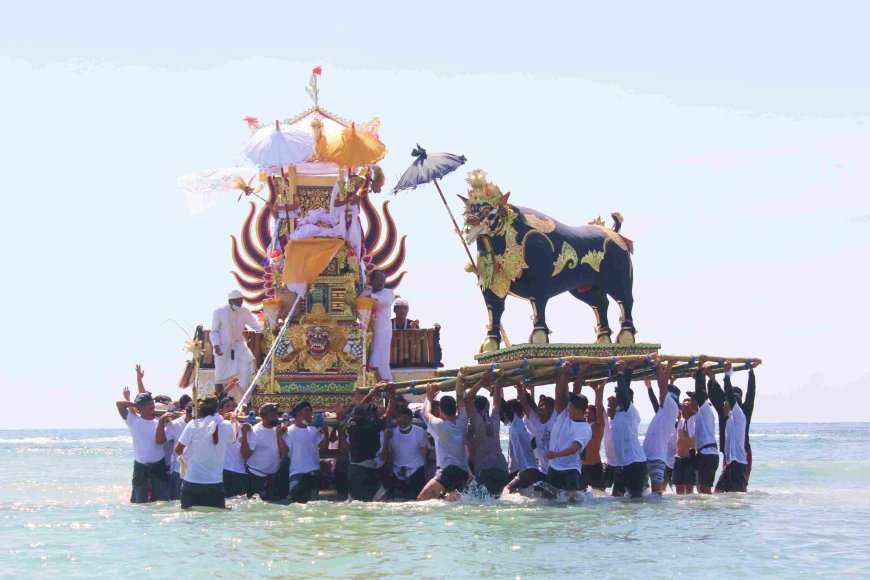 Keunikan Ngaben di Nusa Penida: Mengungkap Ritual yang Khas dan Memukau