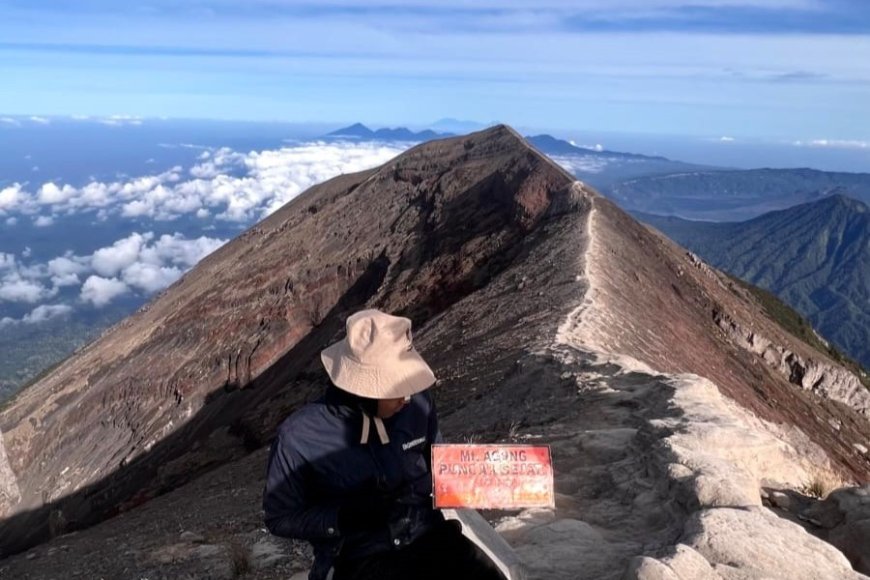 Gunung Agung: Panorama Keindahan Puncak Tertinggi Pulau Seribu Pura