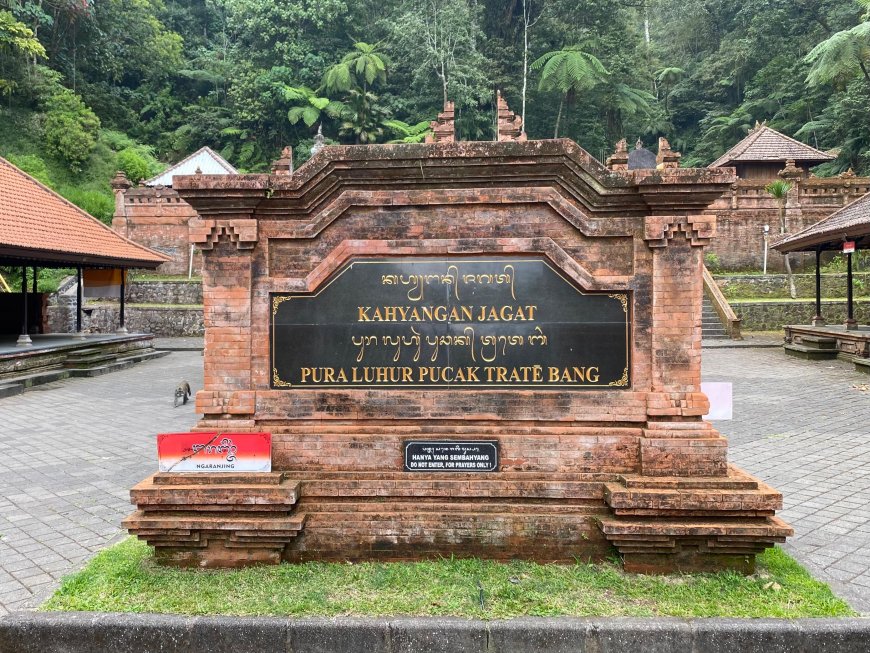 Pura Trate Bang: A Temple with Holy Water that Has a Unique Taste and a Sulfurous Fragrance