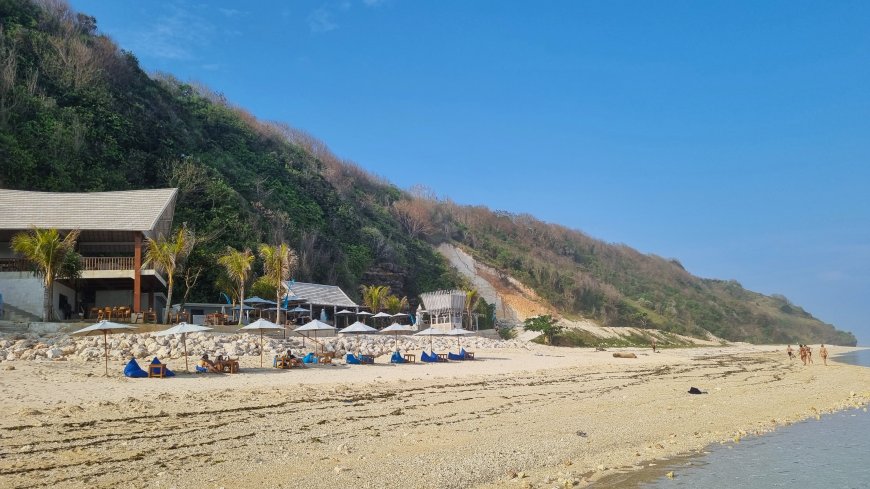 Pantai Timbis: Menikmati Keindahan Alam Tersembunyi dan Paralayang dari Selatan Bali