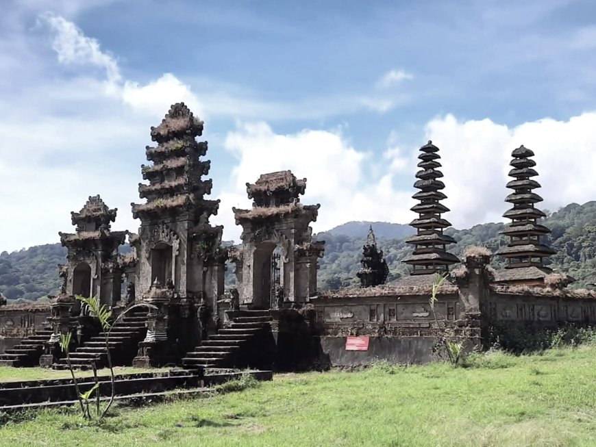 Gubug Temple and Goddess Danu: The Sacred Story at Lake Tamblingan