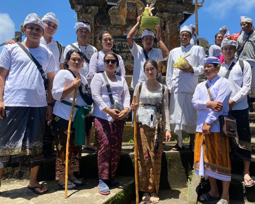 Nunas Tirta Pemuput: Simbol Niyasa Ida Bhatara-Bhatari ring Pura-Pura yang Dituju